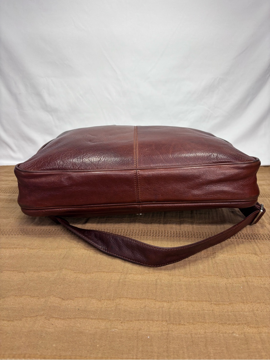 Vintage Y2k Osgoode Marley Full-Grain Leather Messenger Bag — image 4 of 8